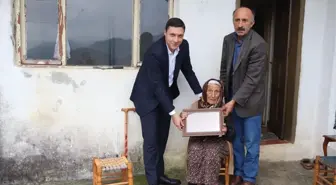 Kaymakam Saygın'dan 105 yaşındaki Hacula nineye ziyaret