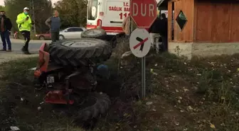Son dakika! Minibüsle çarpışan traktör şarampole devrildi: 1 ölü