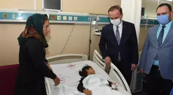 Vali Erin, Küçük Kızı Hastanede Ziyaret Etti