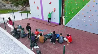 Efeler Belediyesi'nin tırmanma duvarı BESYO öğrencilerini ağırladı