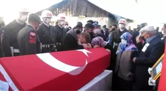 Şehit er Enes Yıldız Ardahan'da son yolculuğuna uğurlandı