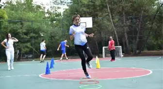 Yetiştirme yurdunda büyüyen Ebrar'ın 'antrenörlük' hayali gerçek oldu