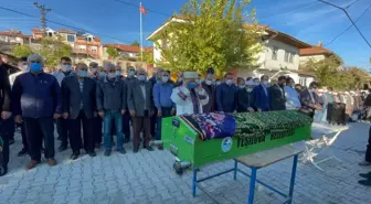 Burdur'da 3 aracın karıştığı kazada ölen 5 kişi defnedildi