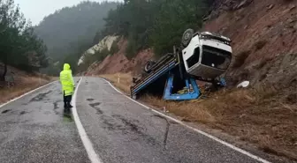 Karabük'te devrilen kamyonetteki 2 kişi yaralandı