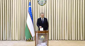 Özbekistan'da Mirziyoyev yeniden cumhurbaşkanı seçildi