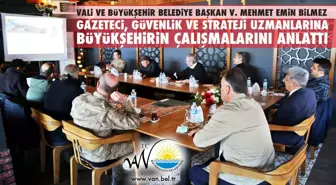 VALİ VE BÜYÜKŞEHİR BELEDİYE BAŞKAN VEKİLİMİZ MEHMET EMİN BİLMEZ GAZETECİ, GÜVENLİK VE STRATEJİ UZMANLARINA BÜYÜKŞEHİRİN ÇALIŞMALARINI ANLATTI