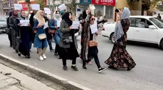 Afganistan'da kadınlar Birleşmiş Milletler Afganistan Yardım Misyonu'nu protesto etti