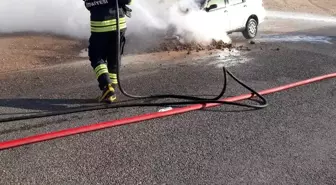 Bismil'de seyir halindeki otomobil alev alev yandı