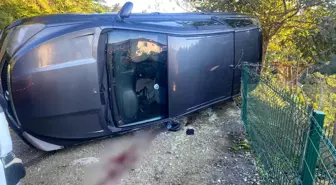 Rize'de devrilen aracın sürücüsü ağır yaralandı