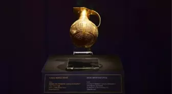 4,250-yeard-old golden beak-spouted ewer smuggled from Anatolia returns to Turkey