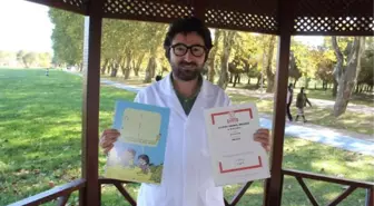 EL YAZISINI DÜZELTMEK İSTERKEN, ÖĞRENCİYE YAZMAYI ÖĞRETEN DEFTER GELİŞTİRDİ