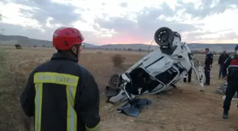 Konya'da yoldan çıkarak devrilen otomobildeki 2 kişi öldü,1 kişi yaralandı