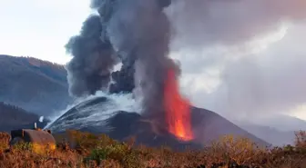 La Palma'da volkanik kül bulutu uyarısı