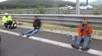 LASTİĞİ PATLAYAN KAMYONET DEVRİLEREK METRELERCE SÜRÜKLENDİ