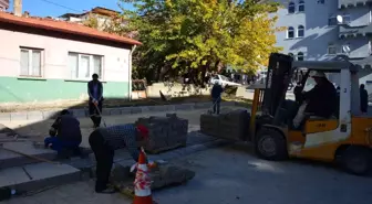Gediz'de yol çalışmaları