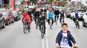 Tuzla'da Cumhuriyet Bayramı'nın 98. yılına yakışır etkinlik! 7'den 70'e tüm bisiklet severler katıldı