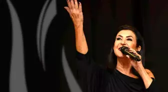 Melihat Gülses'ten Manisalılara 'Cumhuriyet' konseri