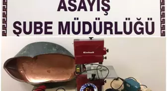 Hırsızlar çaldıkları tesbihlerle yakalandı