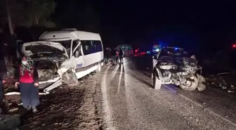 Kahramanmaraş'ta minibüs ile kamyonet çarpıştı, 15 kişi yaralandı