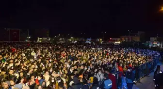 Cacabey Meydanı Cumhuriyet konseriyle doldu taştı