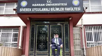 FAKÜLTEDE AÇILMAYAN BÖLÜM İÇİN OTURMA EYLEMİ YAPTI