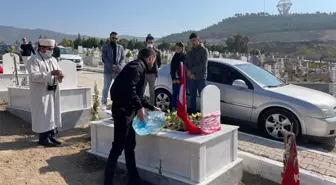 İzmir depreminde hayatını kaybedenler mezarları başında anılıyor