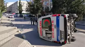 SANCAKTEPE'DE OTOMOBİLLE ÇARPIŞAN AMBULANS DEVRİLDİ