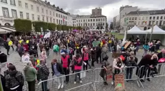 Belçika'da yüzlerce çevreci, Glasgow zirvesi öncesinde iklim değişikliği için yürüdü