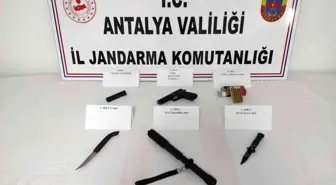 Son dakika haberi! Kontrol noktasında durdurulan araçtan silah, cop ve çakı çıktı