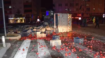 Kumluca'da devrilen kamyondaki 4 kişi yaralandı