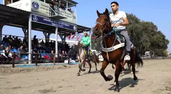 Bursa'da rahvan atlar Cumhuriyet için koştu