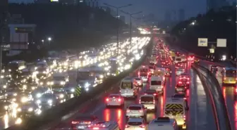 İstanbul'da haftanın ilk iş gününde trafik yoğunluğu