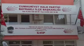 CHP Bayraklı ilçe yönetiminden 10 kişi istifa etti