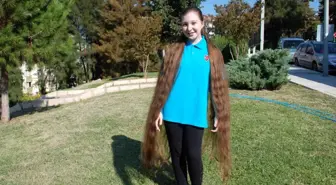 Rapunzel Pelin'in saçları boyunu aştı