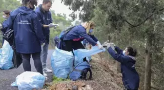 Sabancı Holding gönüllüleri ÇEVKO Vakfı iş birliğiyle Büyükada'yı temizledi