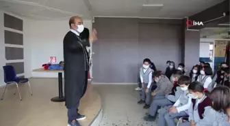 Öğrencileri mest eden illüzyon gösterisi