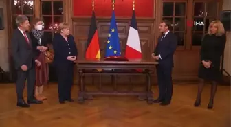 Son dakika haber! Fransa Cumhurbaşkanı Macron'dan Merkel'e onur nişanıEmmanuel Macron: 'Bana çok şey öğrettiğiniz için teşekkür ederim'Merkel'den Fransa'ya veda...