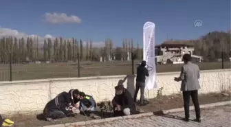 Gönüllü gençler, kırsaldaki öğrencilere teknoloji projelerini tanıttı