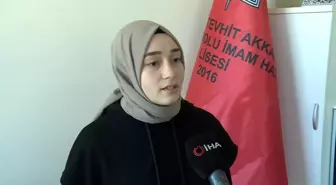 Gül Betül Kutlu, şiir okuma yarışmasında Türkiye şampiyonu oldu