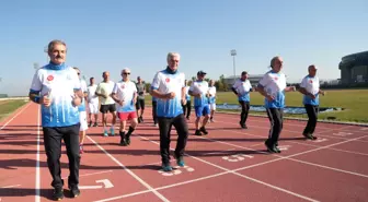 Maratona hazırlanan 'Çılgın Dadaşlar' spor tutkularıyla gençlere taş çıkartıyor