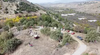 Manavların yaşadığı tarihi köyün sakinleri 'Erenler Tepesi'ni' boş bırakmıyor