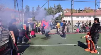 Kırsal mahallede veteran hokey turnuvası düzenlendi