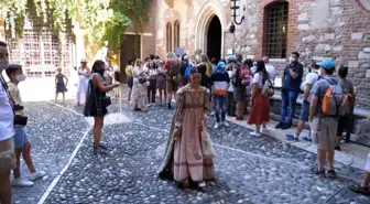 Aşk acısı çekenler Juliet'ten çare bekliyor | Verona'daki Juliet Kulübü