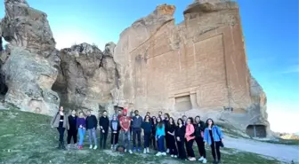 Anadolu Üniversitesi Turizm Rehberliği öğrencileri gezerek öğreniyor