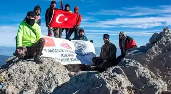 Fethiyeli dağcılardan Ata'ya saygı yürüyüşü