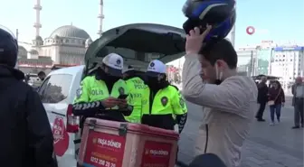 Taksim Meydanı'nda denetim: Yaya yoluna giren kuryelere ceza yağdı