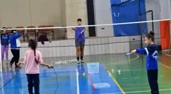 Yunusemreli badmintoncular turnuvalara hazırlanıyor