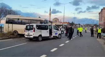 Son dakika haberleri! 7 KİŞİNİN YARALANDIĞI ZİNCİRLEME KAZA KAMERADA