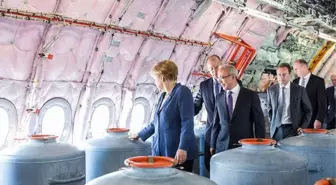Angela Merkel'in 2014 yılında çekilen fotoğrafının chemtrails komplo teorisinin kanıtı olduğu iddiası