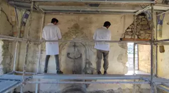 Antalya'da duvarına yazılan yazıların temizlendiği tarihi cami koruma altına alındı